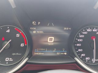 Alfa Romeo Giulia 2021 VELOCE Q4-thumb-19