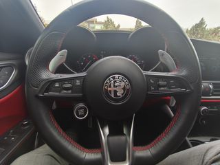 Alfa Romeo Giulia 2021 VELOCE Q4-thumb-20