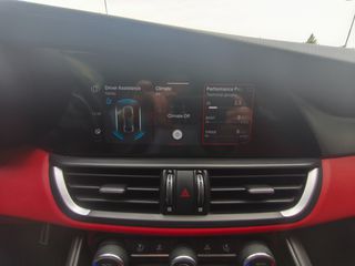 Alfa Romeo Giulia 2021 VELOCE Q4-thumb-21
