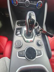 Alfa Romeo Giulia 2021 VELOCE Q4-thumb-23