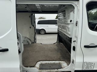 Opel Vivaro 2015-thumb-3