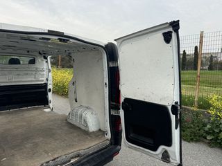 Opel Vivaro 2015-thumb-5
