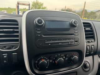 Opel Vivaro 2015-thumb-11