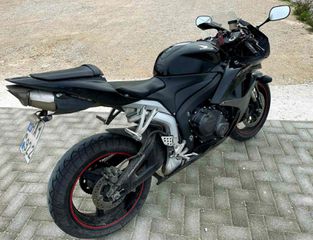 Honda CBR 600RR 2009 PC40-thumb-2