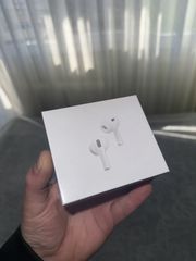 Apple AirPods Pro 3 με active noise cancellation