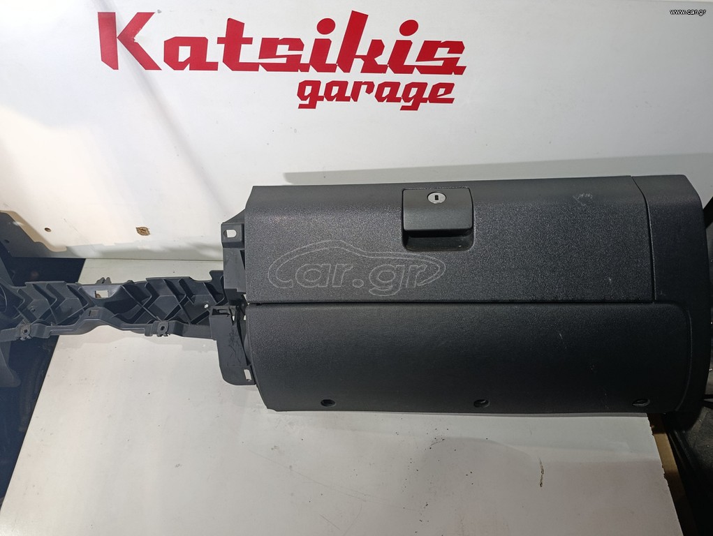 Ντουλαπάκι / Vw Polo 6N2