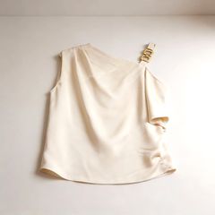 Champagne satin one shoulder top με χρυσή αγκράφα – αφόρετο (M)