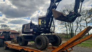 Εκσκαφέας Με Λάστιχα Liebherr 1994 Α310-thumb-1