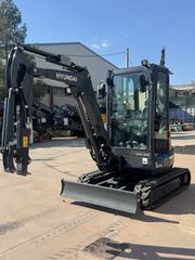 Εκσκαφέας Με Ερπύστριες Hyundai 2026 HX30AZ-thumb-1