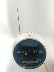 Σπάνιο ραδιοκασετόφωνο Weltron Model 2001 γνωστό ως "Space Ball ή Space Helmet radio" του 1970.