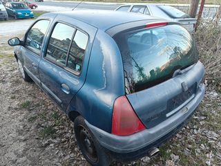 Renault Clio 2002-thumb-1