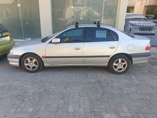 Toyota Avensis 2002