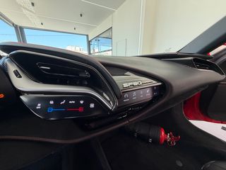 Ferrari SF90 2024 STRADALE-thumb-16