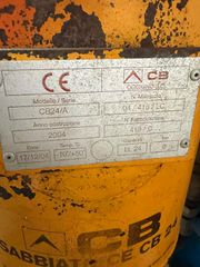 Αμμοβολή JLG 2004 CB24-thumb-1