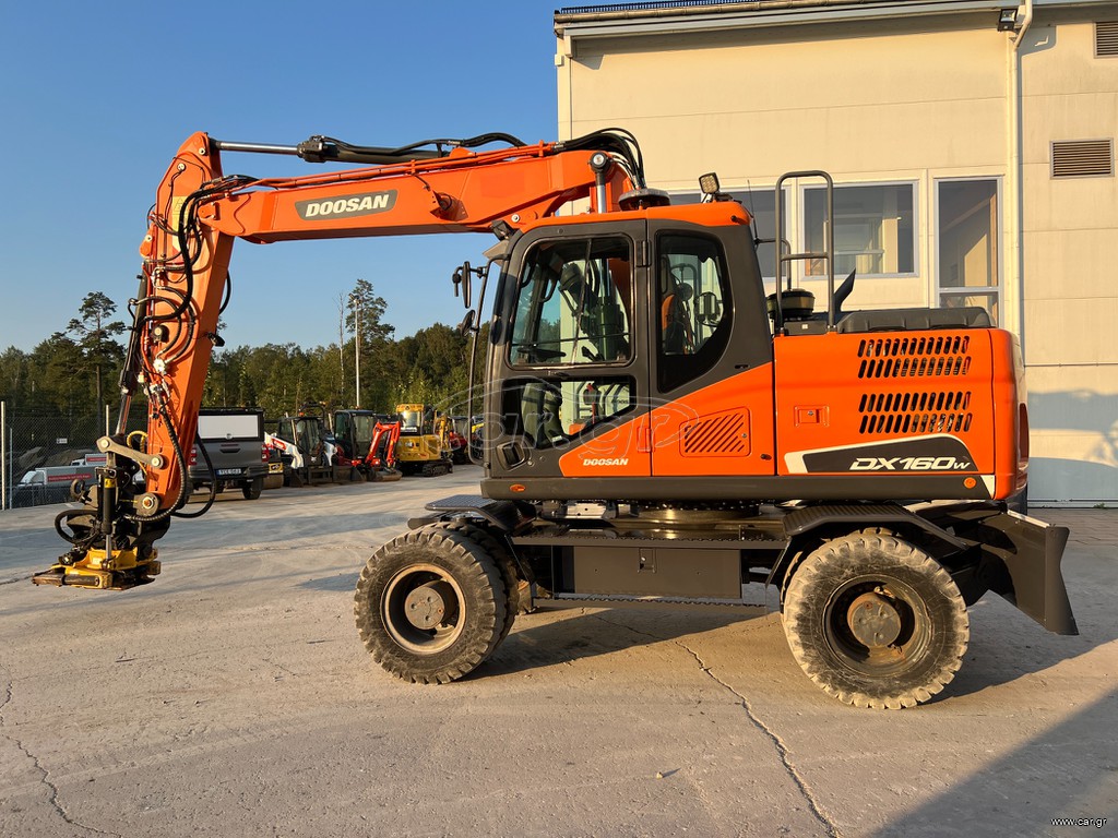 Εκσκαφέας Με Λάστιχα Doosan 2017 DX160W