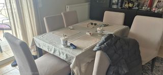 Τραπεζαρία με 6 καρέκλες