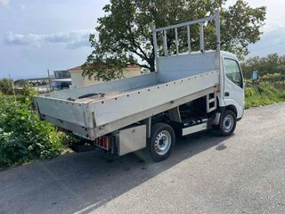 Ανατροπή Toyota 2010 DYNA 100-thumb-3