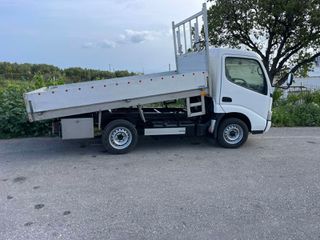 Ανατροπή Toyota 2010 DYNA 100-thumb-4