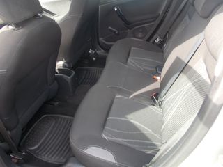 Peugeot 208 2013-thumb-7