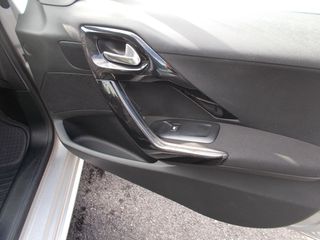 Peugeot 208 2013-thumb-10