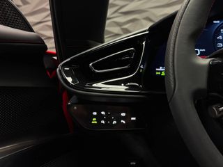 Ferrari 12 Cilindri 2025-thumb-8