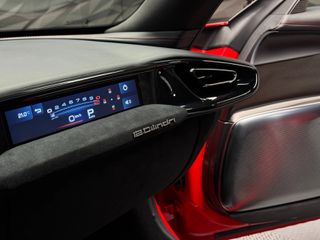 Ferrari 12 Cilindri 2025-thumb-16