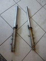 ΠΕΙΡΟΥΝΙΑ ΓΙΑ YAMAHA MT03.  Η ΤΙΜΗ ΕΙΝΑΙ ΚΑΙ Γ ΙΑ ΤΑ ΔΥΟ. ΔΕΞΙΟ ΚΑΙ ΑΡΙΣΤΕΡΟ. ΑΤΡΑΚΑΡΙΣΤΑ, ΟΛΌΙΣΙΑ, ΕΧΟΥΝ ΣΚΟΥΡΙΕΣ. ΘΕΛΟΥΝ ΤΣΙΜΟΥΧΕΣ.