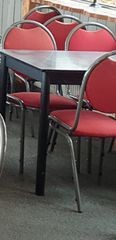 19 Τραπεζια και 75 καρεκλες