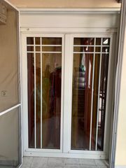μπαλκονόπορτα PVC και σίτα αλουμινίου