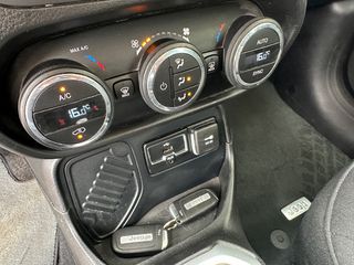 Jeep Renegade 2016 1.6 M-JET LONGTIDUTE-thumb-13