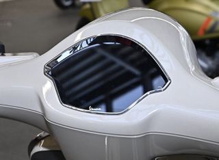 Vespa Primavera 125 2026 4 ΕΤΗ ΕΓΓΥΗΣΗ 30 ΑΤΟΚΕΣ ΜΕ ΔΩΡΟ ΑΞΕΣΟΑΥΡ-thumb-3
