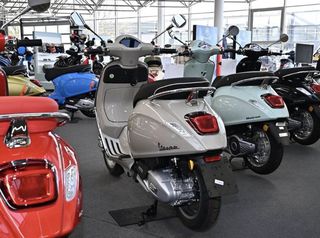 Vespa Primavera 125 2026 4 ΕΤΗ ΕΓΓΥΗΣΗ 30 ΑΤΟΚΕΣ ΜΕ ΔΩΡΟ ΑΞΕΣΟΑΥΡ-thumb-6