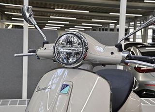 Vespa Primavera 125 2026 4 ΕΤΗ ΕΓΓΥΗΣΗ 30 ΑΤΟΚΕΣ ΜΕ ΔΩΡΟ ΑΞΕΣΟΑΥΡ-thumb-7