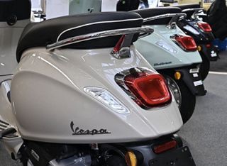 Vespa Primavera 125 2026 4 ΕΤΗ ΕΓΓΥΗΣΗ 30 ΑΤΟΚΕΣ ΜΕ ΔΩΡΟ ΑΞΕΣΟΑΥΡ-thumb-9