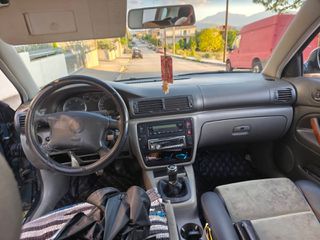 Volkswagen Passat 2004-thumb-7