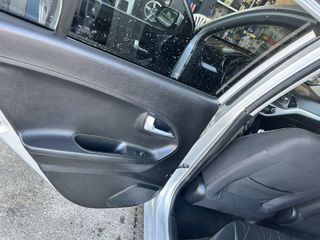 Kia Picanto 2015-thumb-13