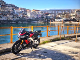 Aprilia Tuono 2018 V4 1100 RR-thumb-2