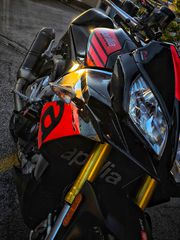 Aprilia Tuono 2018 V4 1100 RR-thumb-1