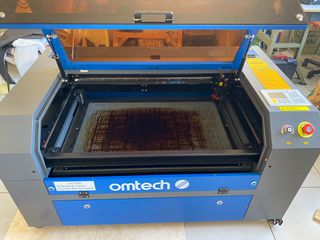 Omtech Co2 Laser 70w μεταχειρισμένο με αυτόματο κρεβάτι εστίασης και ψύκτη-thumb-1