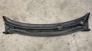 Κάλυμμα υαλοκαθαριστήρων (υδρορροή) από Nissan Qashqai 2007-2013