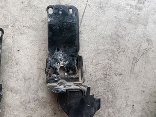 Βάση Στήριξης Ψυγείου (Radiator Mount Bracket/Holder)  BMW 3 Series (E90, E91, E92, E93) 05-13
