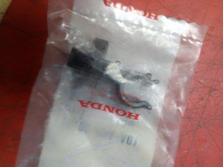 ΚΛΙΠ ΕΛΑΣΤΙΚΟΥ ΣΩΛΗΝΑΣ ΔΟΧΕΙΟΥ ΠΑΡΑΦΛΟΥ HONDA CIVIC 4DR - HYBRID - ODYSSEY - PILOT (19108RNAA01)
