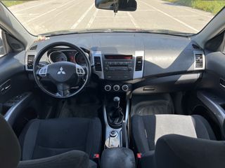 Mitsubishi Outlander 2010-thumb-5