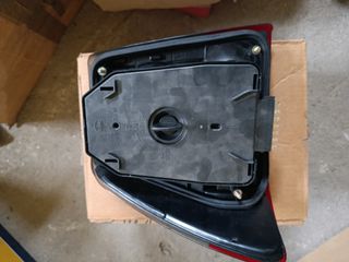SAAB 9000 1985-1998 φανάρι πισω δεξί καινούριο HELLA.-thumb-1