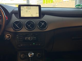 Mercedes-Benz B 200 2012 NGT-thumb-7