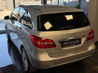Mercedes-Benz B 200 2012 NGT-thumb-38