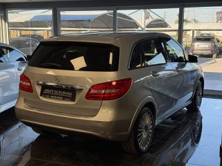 Mercedes-Benz B 200 2012 NGT-thumb-22