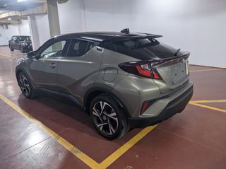 Toyota C-HR 2022-thumb-4