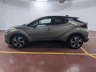 Toyota C-HR 2022-thumb-3