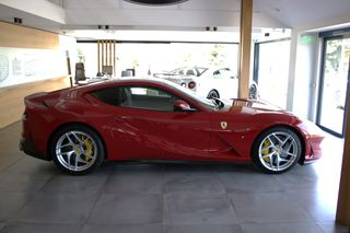 Ferrari 812 2018 SUPERFAST-thumb-7